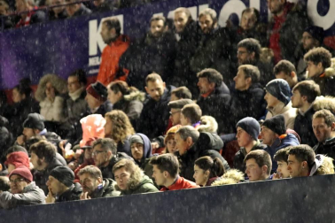 Galería de fotos de la afición en El Sadar durante el Osasuna-Valladolid