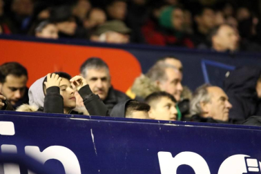 Galería de fotos de la afición en El Sadar durante el Osasuna-Valladolid