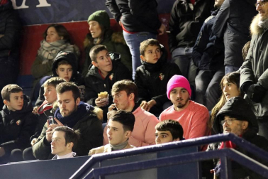 Galería de fotos de la afición en El Sadar durante el Osasuna-Valladolid