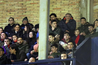 Galería de fotos de la afición en El Sadar durante el Osasuna-Valladolid