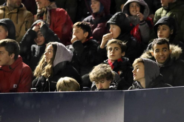 Galería de fotos de la afición en El Sadar durante el Osasuna-Valladolid