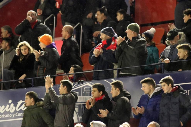 Galería de fotos de la afición en El Sadar durante el Osasuna-Valladolid