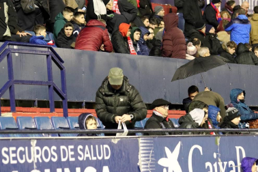 Galería de fotos de la afición en El Sadar durante el Osasuna-Valladolid