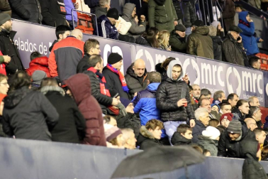 Galería de fotos de la afición en El Sadar durante el Osasuna-Valladolid