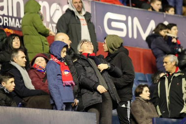 Galería de fotos de la afición en El Sadar durante el Osasuna-Valladolid