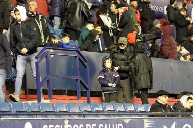 Galería de fotos de la afición en El Sadar durante el Osasuna-Valladolid