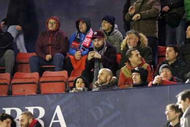 Galería de fotos de la afición en El Sadar durante el Osasuna-Valladolid