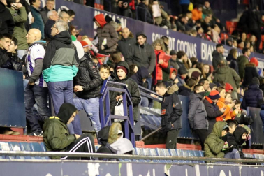 Galería de fotos de la afición en El Sadar durante el Osasuna-Valladolid