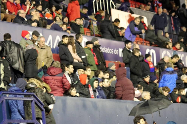 Galería de fotos de la afición en El Sadar durante el Osasuna-Valladolid