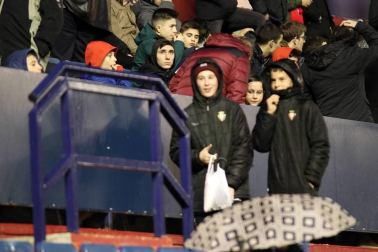 Galería de fotos de la afición en El Sadar durante el Osasuna-Valladolid
