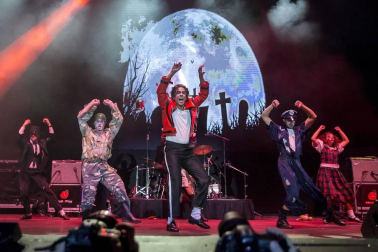Fotos de la gira Yo fui a EGB en el Navarra Arena, a su paso por Pamplona.