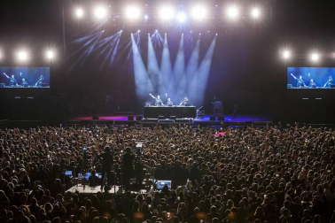 Fotos de la gira Yo fui a EGB en el Navarra Arena, a su paso por Pamplona.