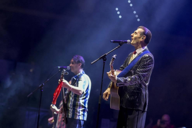 Fotos de la gira Yo fui a EGB en el Navarra Arena, a su paso por Pamplona.