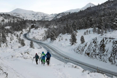 La nieve ha cubierto este domingo la zona de Larra-Belagoa.