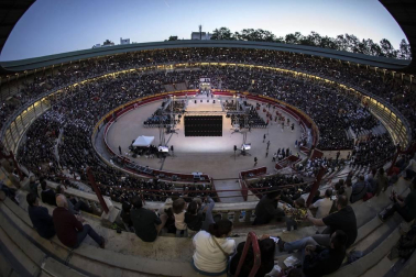 La plaza de toros acogió a miles de personas en e