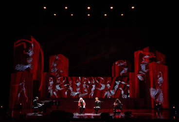 Todas las fotos de los I Premios Odeón, celebrados este lunes 20 de enero en el Teatro Real
