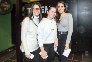 Ana Guerra y Cepeda, dos de los artistas más queridos de la pasada edición de Operación Triunfo, actuaron conjuntamente en la sala Totem de Villava el pasado viernes. Unidos dentro de la gira ImaginBank, ambos cantantes fueron desgranando algunos de sus nuevos éxitos como 'Esta vez', en el caso de Cepeda, o 'Bajito', primer single del nuevo disco de Ana Guerra, que ha bautizado 'Reflexión'.