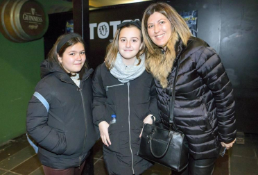 Ana Guerra y Cepeda, dos de los artistas más queridos de la pasada edición de Operación Triunfo, actuaron conjuntamente en la sala Totem de Villava el pasado viernes. Unidos dentro de la gira ImaginBank, ambos cantantes fueron desgranando algunos de sus nuevos éxitos como 'Esta vez', en el caso de Cepeda, o 'Bajito', primer single del nuevo disco de Ana Guerra, que ha bautizado 'Reflexión'.