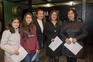 Ana Guerra y Cepeda, dos de los artistas más queridos de la pasada edición de Operación Triunfo, actuaron conjuntamente en la sala Totem de Villava el pasado viernes. Unidos dentro de la gira ImaginBank, ambos cantantes fueron desgranando algunos de sus nuevos éxitos como 'Esta vez', en el caso de Cepeda, o 'Bajito', primer single del nuevo disco de Ana Guerra, que ha bautizado 'Reflexión'.