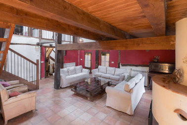 Descubre Sorguinetxe, casa palaciega del S.XVII a la venta en Larraona, un lugar idílico para disfrutar de la naturaleza