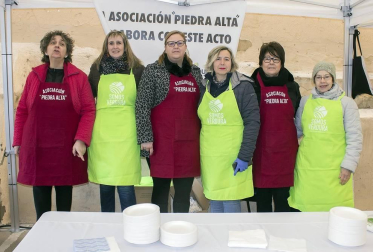 Peralta celebró el 18 de enero el primer Día del Cardo, una nueva cita para la agenda gastronómica de nuestra comunidad que quiere poner en valor una de las verduras navarras de invierno por excelencia. Degustaciones, mercadillo de productos locales y homenaje a uno de los productores locales de esta deliciosa verdura fueron algunos de los actos de esta jornada festiva.