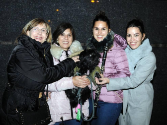 La noche del jueves 16 los vecinos de Cadreita se reunieron, tras la misa y salve en honor a San Antón, en la Plaza para disfrutar del encendido tradicional de las hogueras. Durante el acto, que estuvo amenizado por la Banda Municipal de Cadreita, se repartió entre los presentes nueces, tostadas y queso con membrillo.