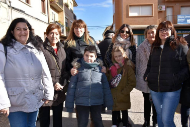 Los vecinos de Buñuel celebraron el fin de semana la festividad alrededor del Día de San Antón. El jueves 16 se celebró la víspera con cohete anunciador de las fiestas y lanzamiento de golosinas y juguetes para los niños. El viernes 17 fue el día del patrón con los actos más tradicionales como la procesión y la misa. Y, por último, las celebraciones se cerraron el sábado 18, día en el que la cámara de ¡Click! se acercó a disfrutar con los vecinos de una exhibición de deporte rural.