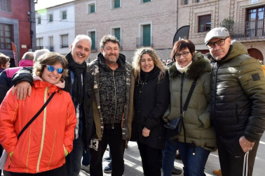 Los vecinos de Buñuel celebraron el fin de semana la festividad alrededor del Día de San Antón. El jueves 16 se celebró la víspera con cohete anunciador de las fiestas y lanzamiento de golosinas y juguetes para los niños. El viernes 17 fue el día del patrón con los actos más tradicionales como la procesión y la misa. Y, por último, las celebraciones se cerraron el sábado 18, día en el que la cámara de ¡Click! se acercó a disfrutar con los vecinos de una exhibición de deporte rural.