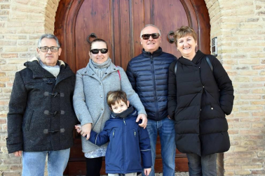 Los vecinos de Buñuel celebraron el fin de semana la festividad alrededor del Día de San Antón. El jueves 16 se celebró la víspera con cohete anunciador de las fiestas y lanzamiento de golosinas y juguetes para los niños. El viernes 17 fue el día del patrón con los actos más tradicionales como la procesión y la misa. Y, por último, las celebraciones se cerraron el sábado 18, día en el que la cámara de ¡Click! se acercó a disfrutar con los vecinos de una exhibición de deporte rural.
