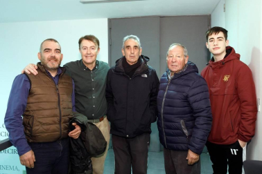 La Asociación de Cazadores de Navarra celebró el 17 de enero sus XX Jornadas de caza y naturaleza en el Civivox de Iturrama. Entre las diferentes conferencias, temas como la nueva Ley de Protección de los Animales de Compañía o La caza y vida silvestre ante la estrategia de salud global. A las charlas se sumaron mesas redondas, entregas de premios o sorteos entre los más de doscientos asistentes a este encuentro.