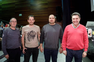La Asociación de Cazadores de Navarra celebró el 17 de enero sus XX Jornadas de caza y naturaleza en el Civivox de Iturrama. Entre las diferentes conferencias, temas como la nueva Ley de Protección de los Animales de Compañía o La caza y vida silvestre ante la estrategia de salud global. A las charlas se sumaron mesas redondas, entregas de premios o sorteos entre los más de doscientos asistentes a este encuentro.