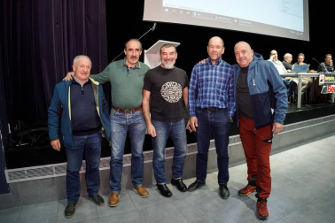 La Asociación de Cazadores de Navarra celebró el 17 de enero sus XX Jornadas de caza y naturaleza en el Civivox de Iturrama. Entre las diferentes conferencias, temas como la nueva Ley de Protección de los Animales de Compañía o La caza y vida silvestre ante la estrategia de salud global. A las charlas se sumaron mesas redondas, entregas de premios o sorteos entre los más de doscientos asistentes a este encuentro.