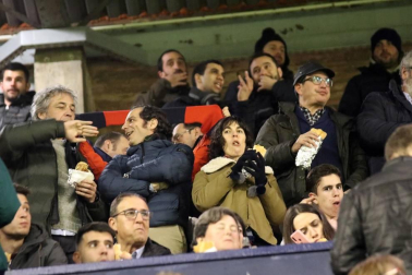Galería de fotos de la afición en El Sadar durante el Osasuna-Levante.