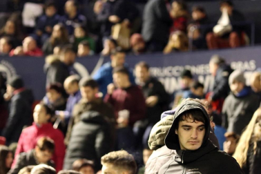 Galería de fotos de la afición en El Sadar durante el Osasuna-Levante.