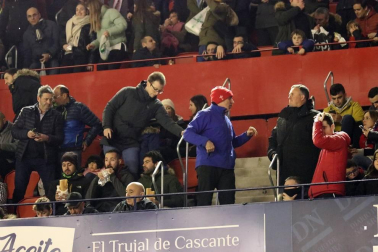 Galería de fotos de la afición en El Sadar durante el Osasuna-Levante.