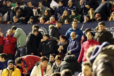 Galería de fotos de la afición en El Sadar durante el Osasuna-Levante.