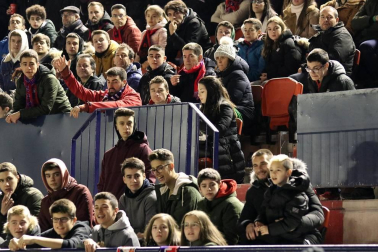 Galería de fotos de la afición en El Sadar durante el Osasuna-Levante.