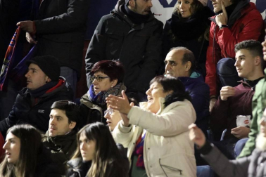Galería de fotos de la afición en El Sadar durante el Osasuna-Levante.