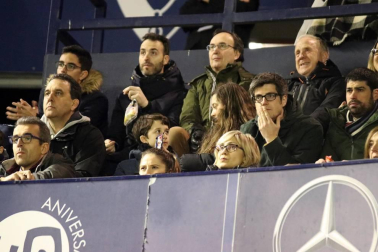 Galería de fotos de la afición en El Sadar durante el Osasuna-Levante.
