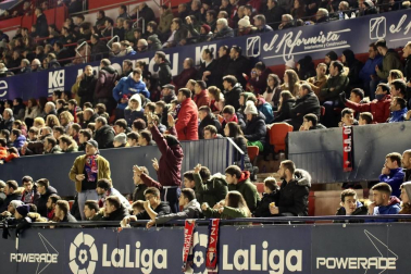 Galería de fotos de la afición en El Sadar durante el Osasuna-Levante.