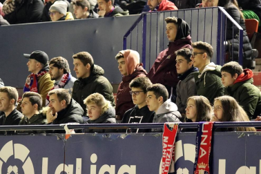 Galería de fotos de la afición en El Sadar durante el Osasuna-Levante.