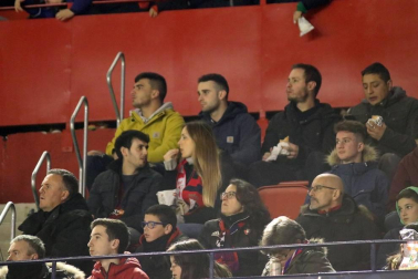 Galería de fotos de la afición en El Sadar durante el Osasuna-Levante.