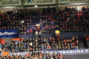 Galería de fotos de la afición en El Sadar durante el Osasuna-Levante.