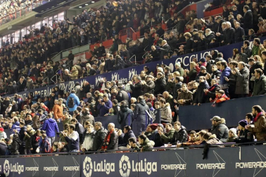 Galería de fotos de la afición en El Sadar durante el Osasuna-Levante.