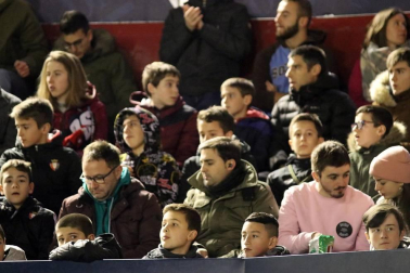 Galería de fotos de la afición en El Sadar durante el Osasuna-Levante.