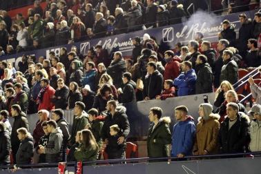 Galería de fotos de la afición en El Sadar durante el Osasuna-Levante.