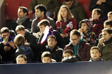 Galería de fotos de la afición en El Sadar durante el Osasuna-Levante.