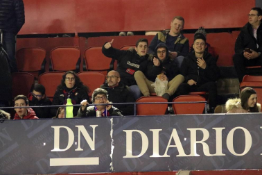 Galería de fotos de la afición en El Sadar durante el Osasuna-Levante.