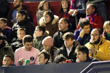 Galería de fotos de la afición en El Sadar durante el Osasuna-Levante.