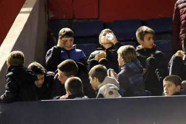 Galería de fotos de la afición en El Sadar durante el Osasuna-Levante.
